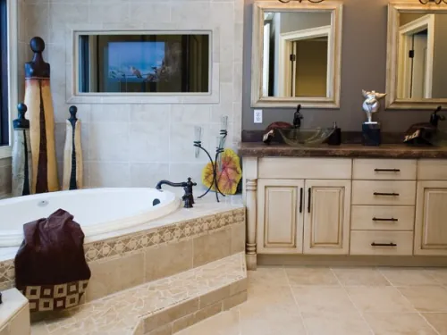 Traditional Master Bathroom