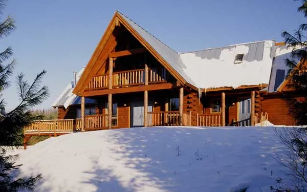 log home in snowy weather